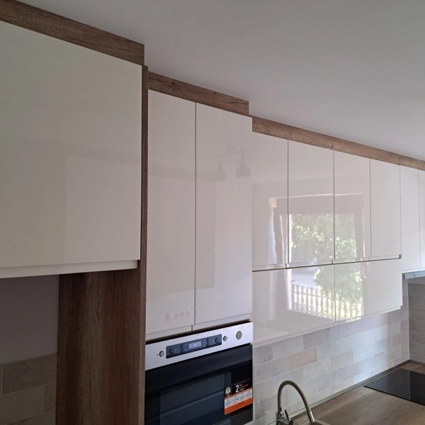 Egyedi készítésű és szabású konyhabútor